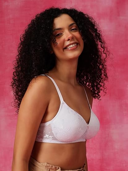 Clovia Women’s Lace Padded Bra – Non-Wired Elegance & Comfort
